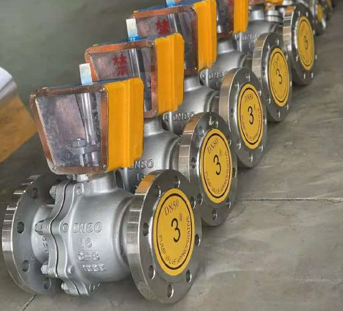 �������y