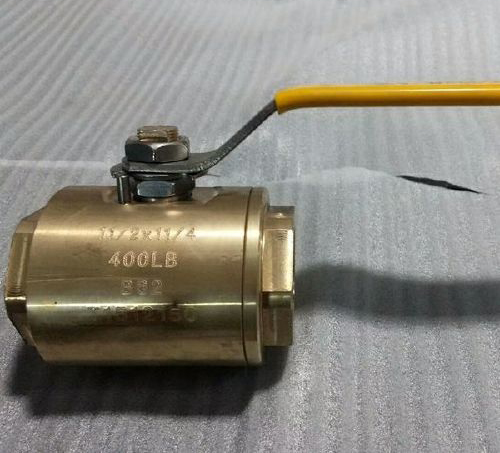 ���~���y